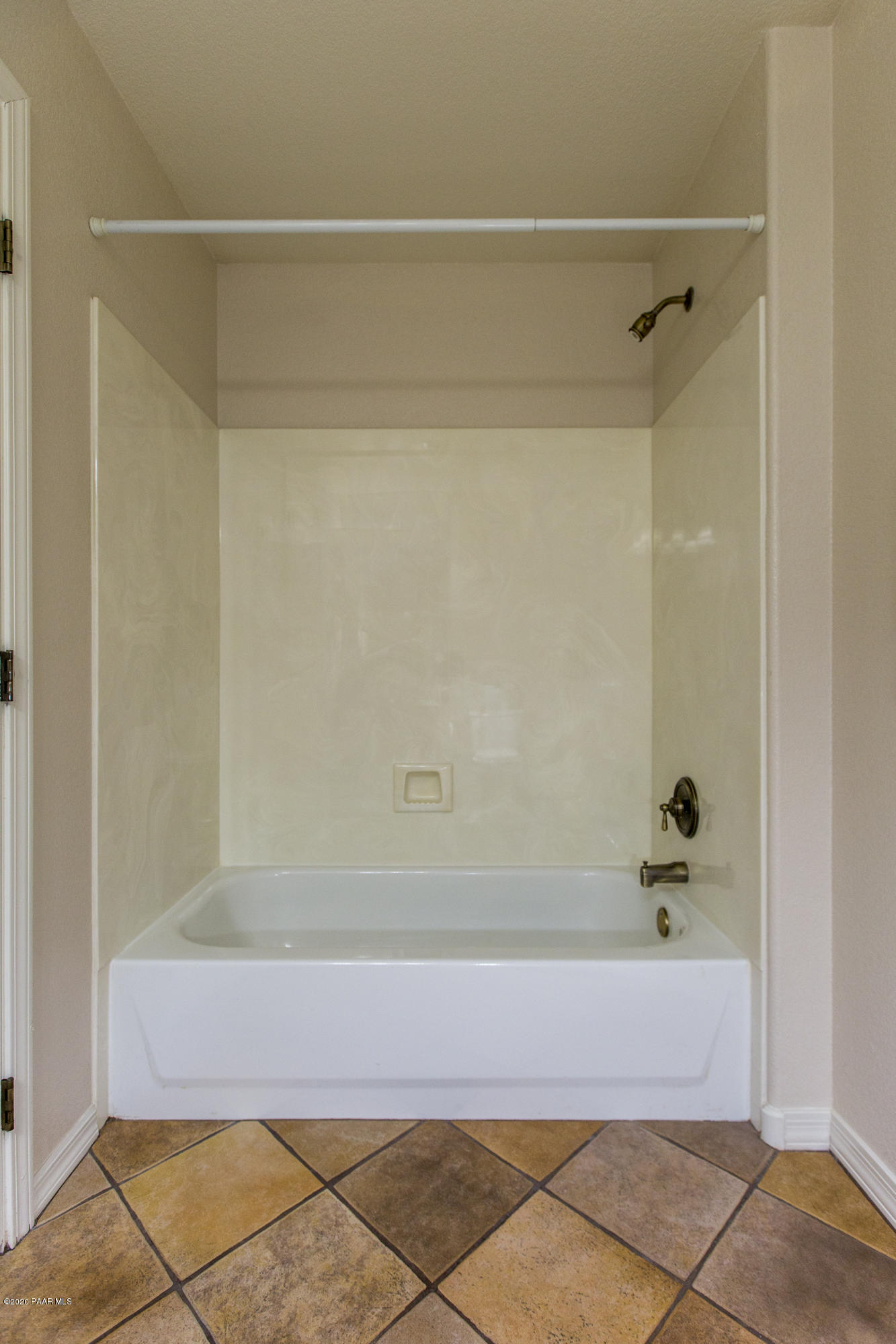 1716 Alpine Meadows Lane, Unit 403 Prescott, AZ 86303 - Photo 25 of 39 a bathroom with a bathtub