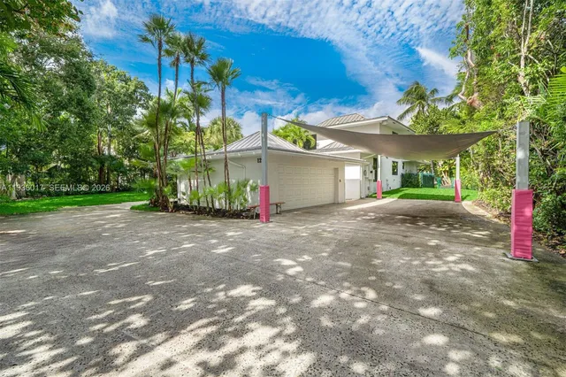 $13,850,000 | 121 Knollwood Drive, Key Biscayne, FL 33149