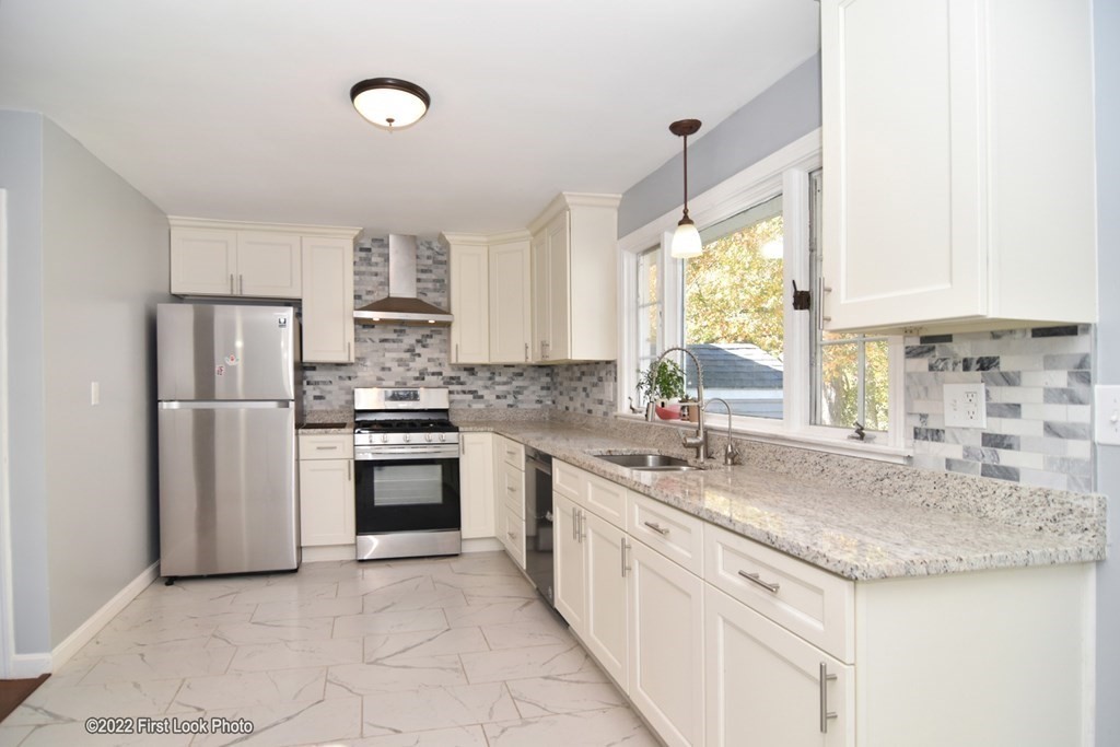 285 Old Warren Road Swansea, MA 02777 - Photo 10 of 28 Gallery Image 10