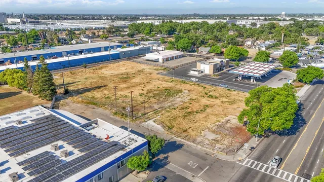 a view of an outdoor space with seating area