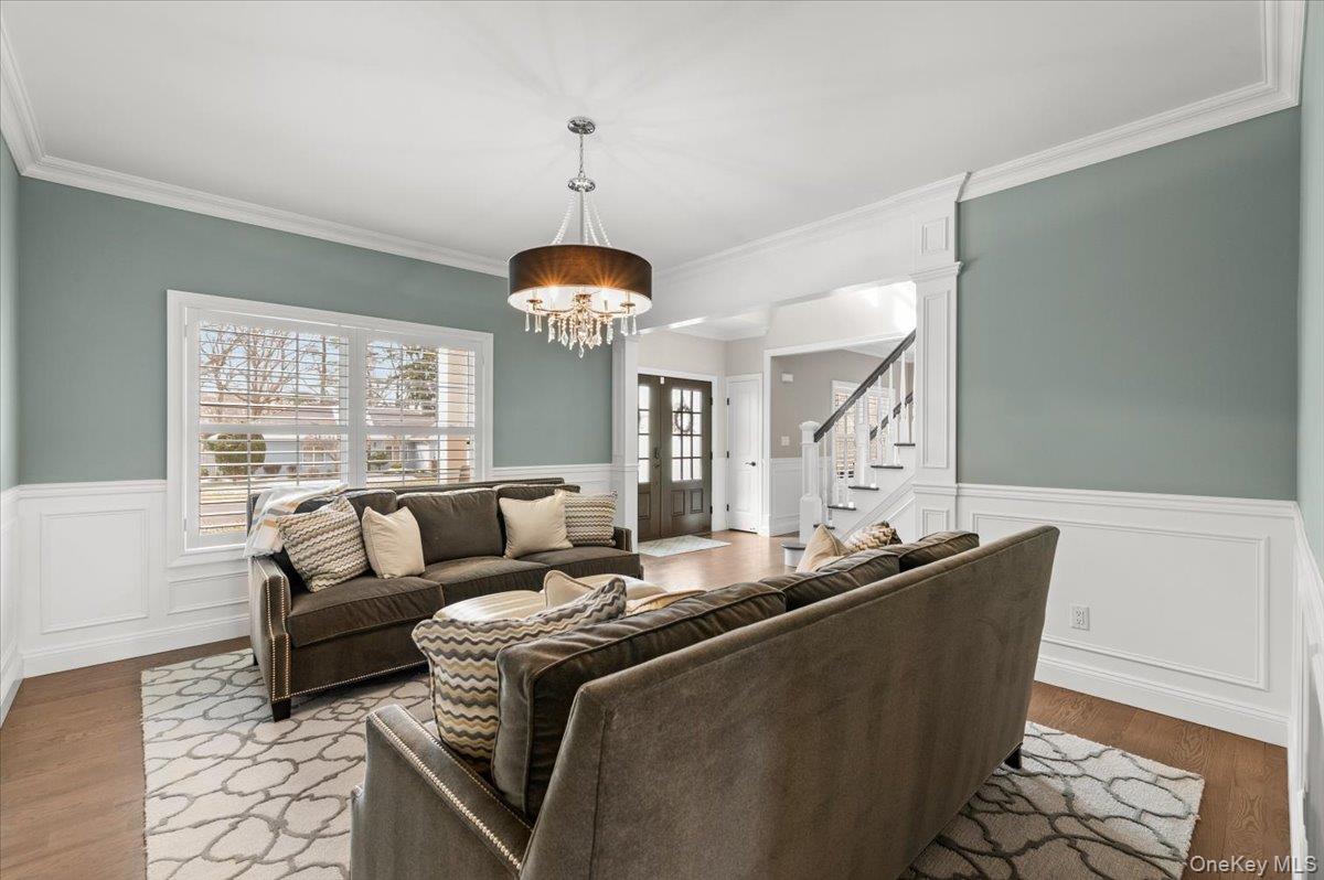 42 Meadowbrook Road Syosset, NY 11791 - Photo 12 of 40