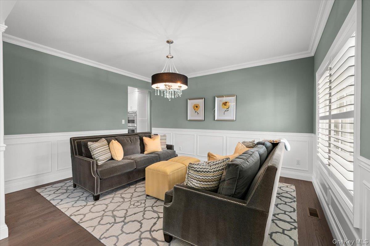 42 Meadowbrook Road Syosset, NY 11791 - Photo 13 of 40