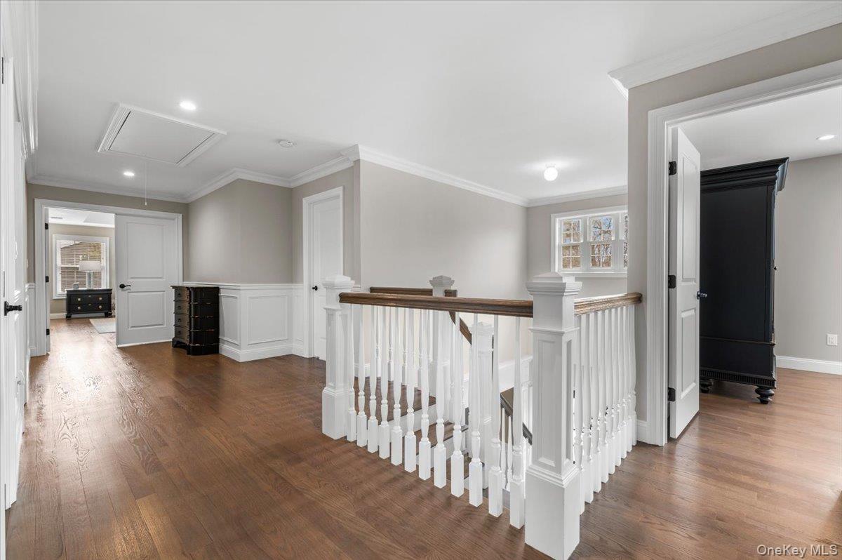 42 Meadowbrook Road Syosset, NY 11791 - Photo 18 of 40