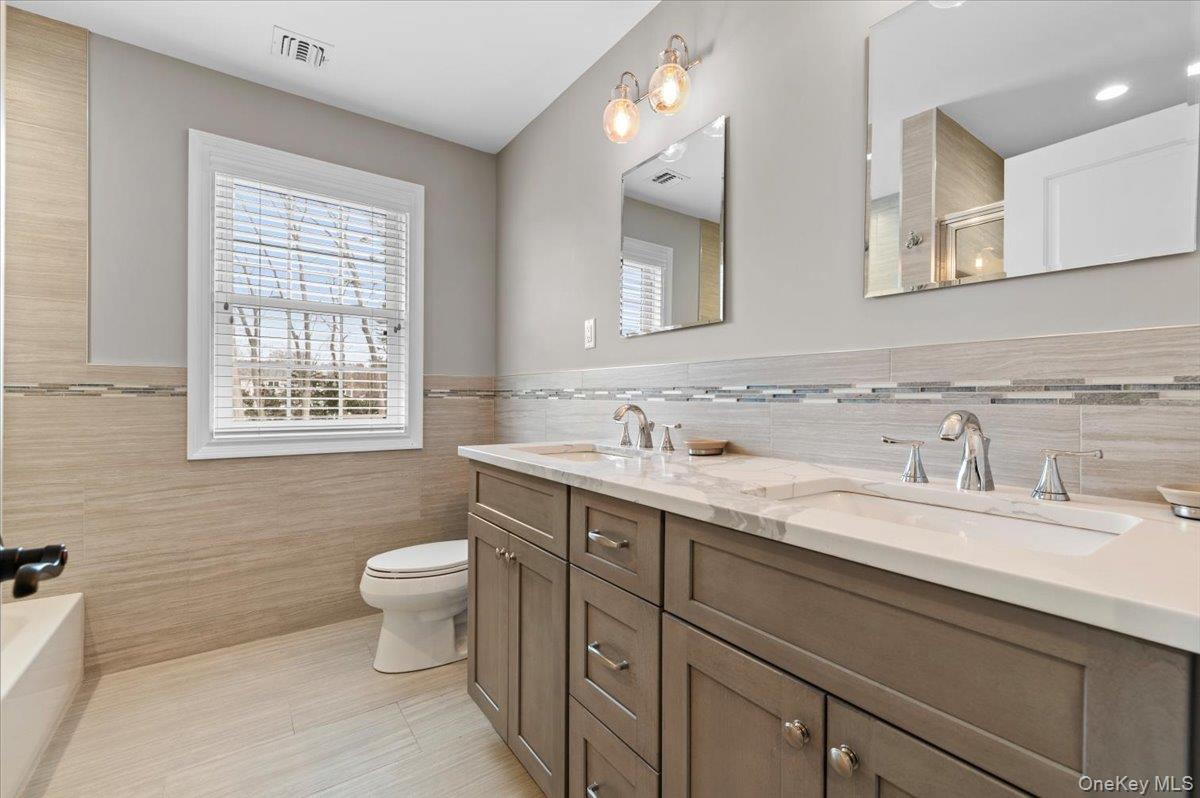 42 Meadowbrook Road Syosset, NY 11791 - Photo 24 of 40