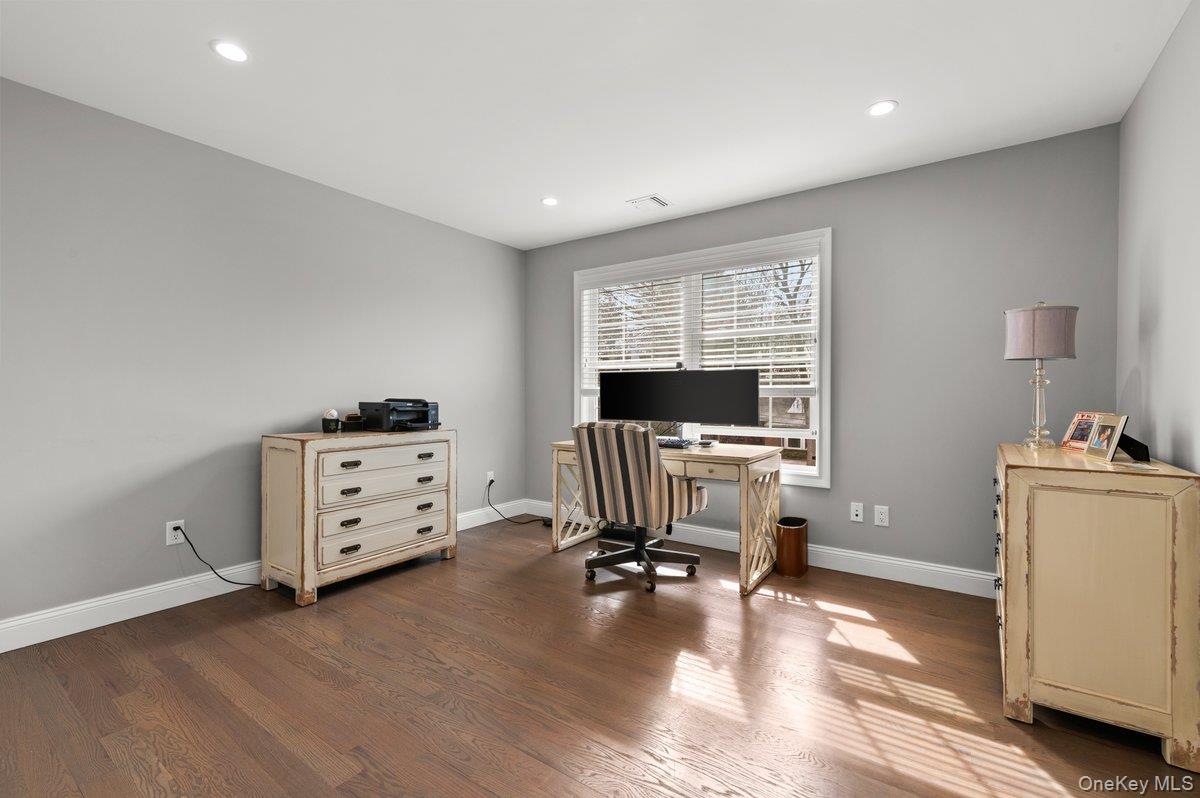 42 Meadowbrook Road Syosset, NY 11791 - Photo 25 of 40