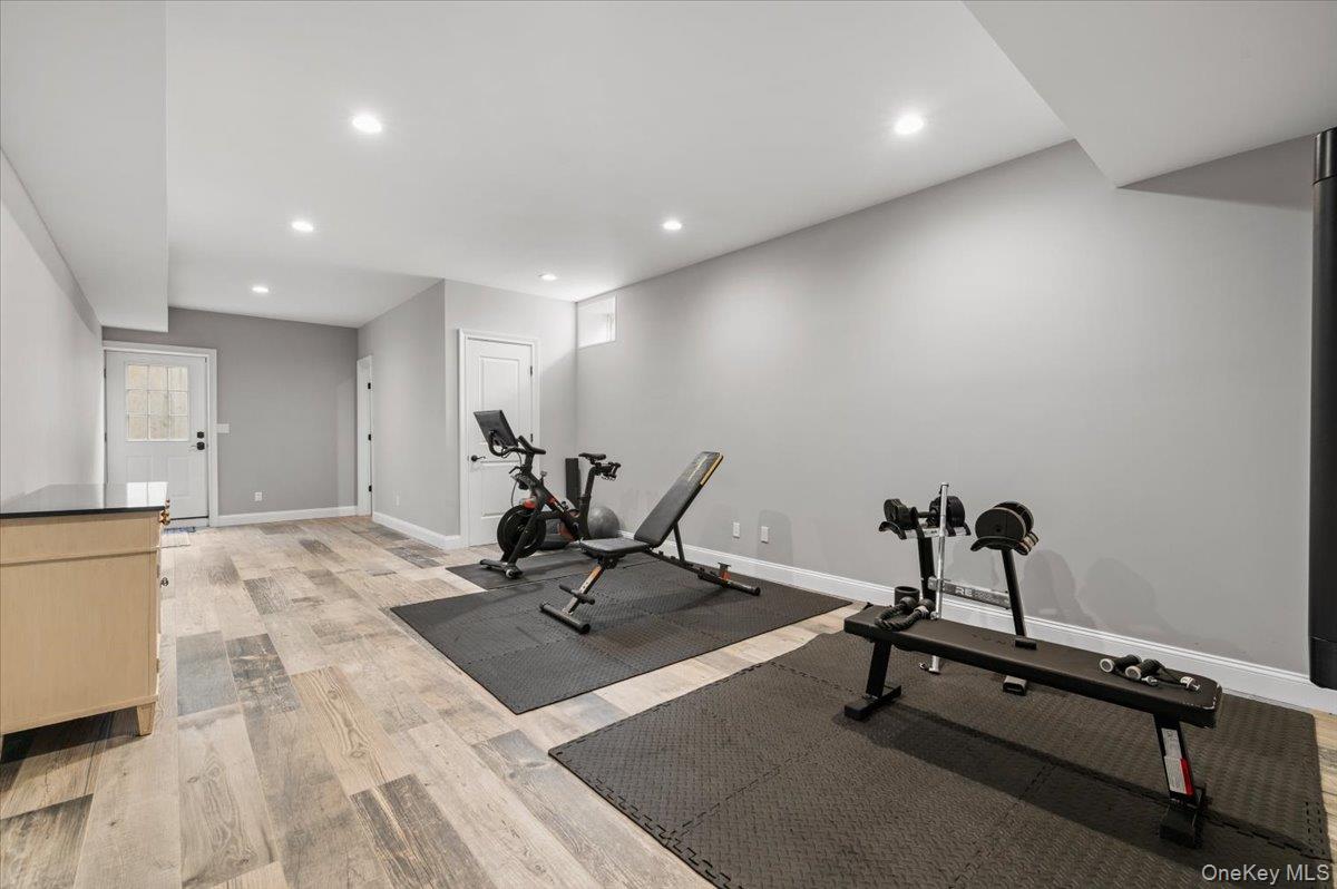 42 Meadowbrook Road Syosset, NY 11791 - Photo 33 of 40