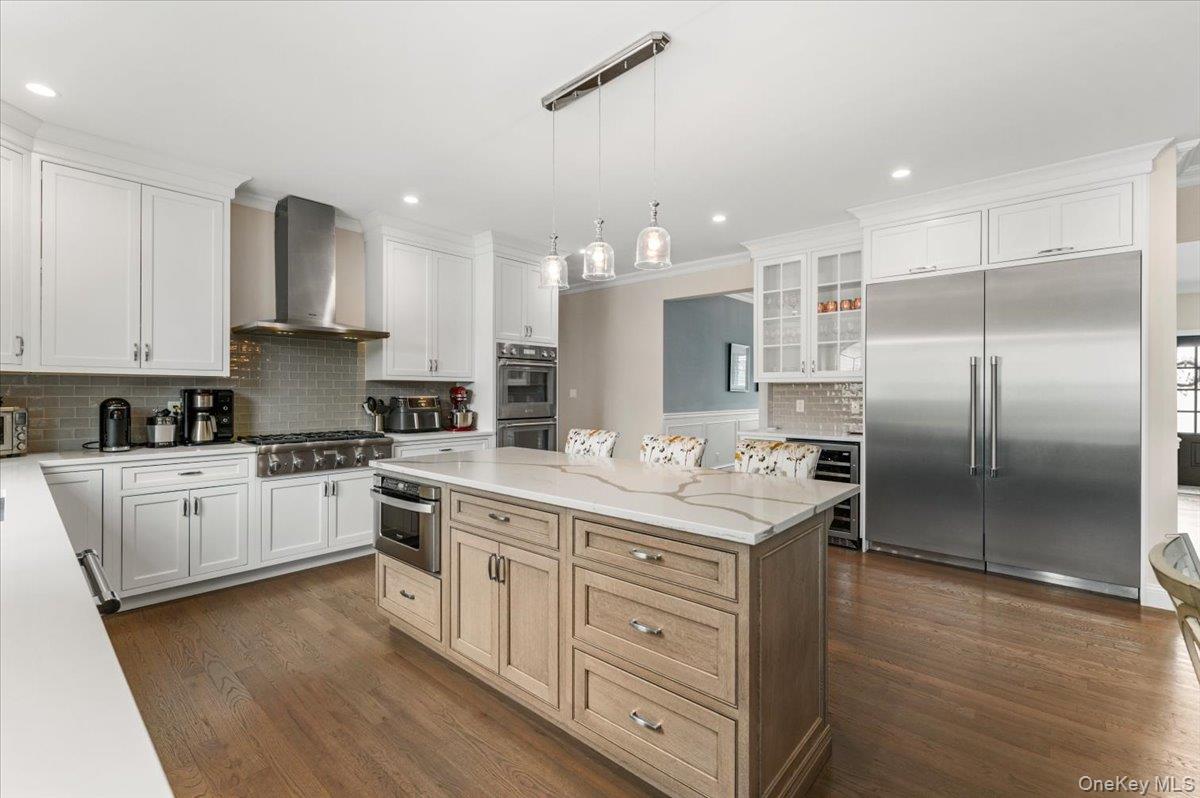 42 Meadowbrook Road Syosset, NY 11791 - Photo 10 of 40