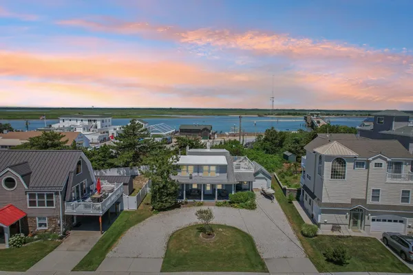$1,900,000 | 100 North Commonwealth, Strathmere, NJ 08248