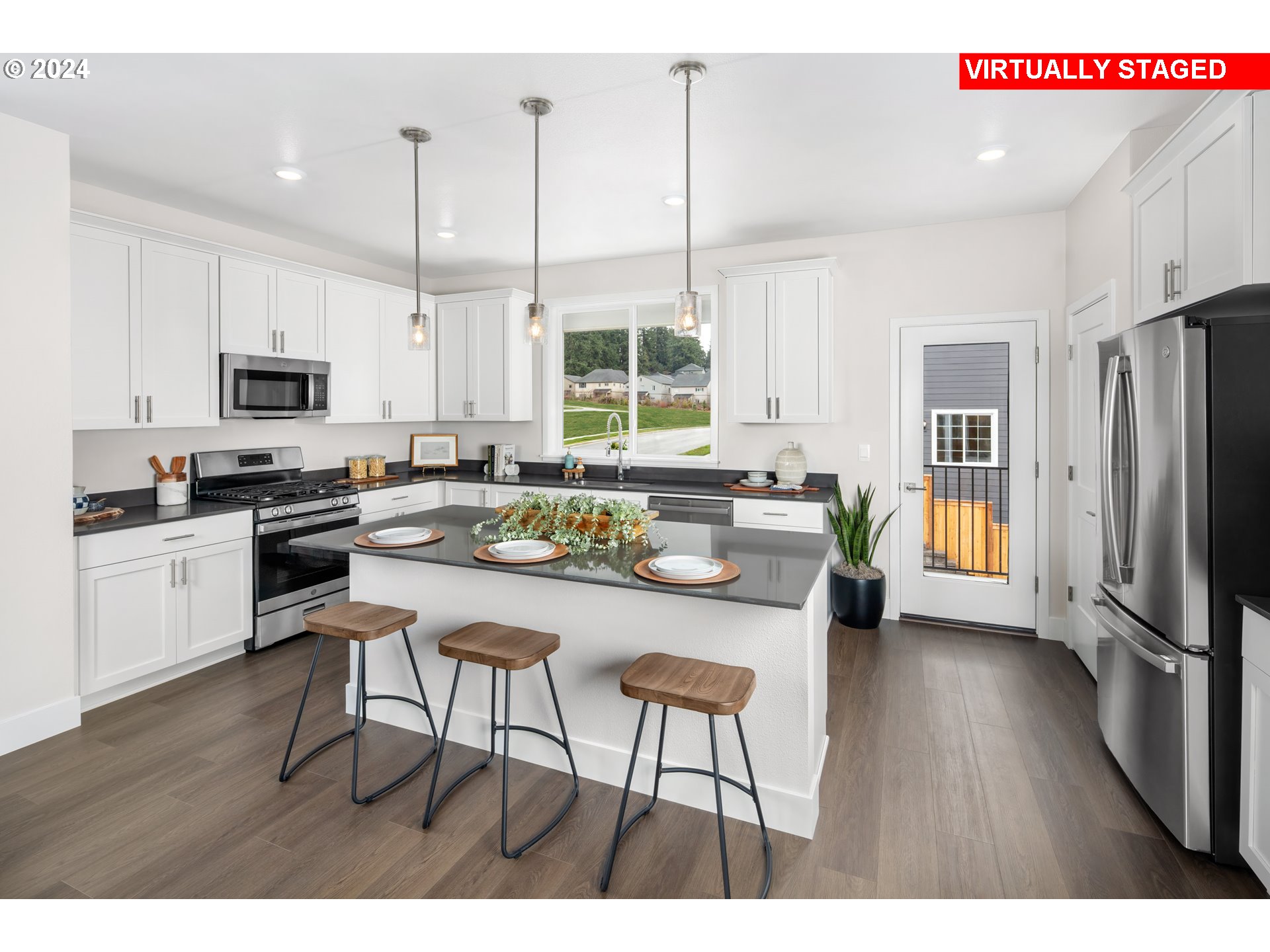 16670 Southwest Jean Louise Road Tigard, OR 97223 - Photo 3 of 27