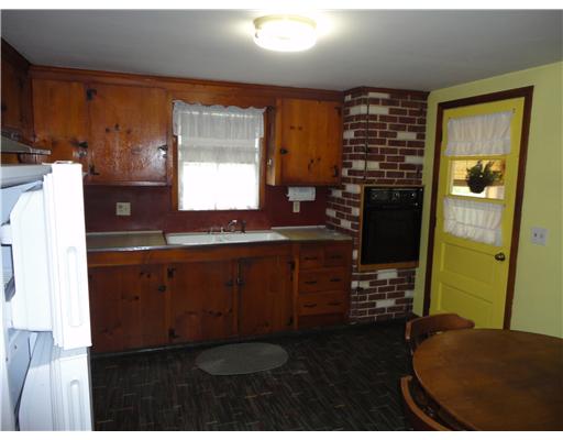 68 Sachem Road East Providence, RI 02915 - Photo 2 of 5 Kitchen.