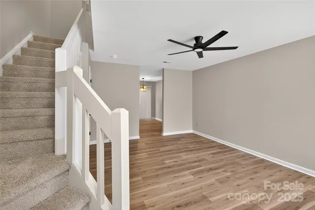 a view of an entryway with a workspace