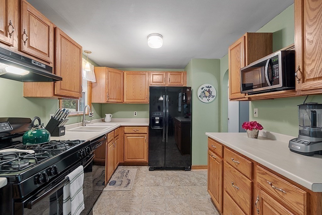 109 Partridge Road Billerica, MA 01821 - Photo 4 of 36