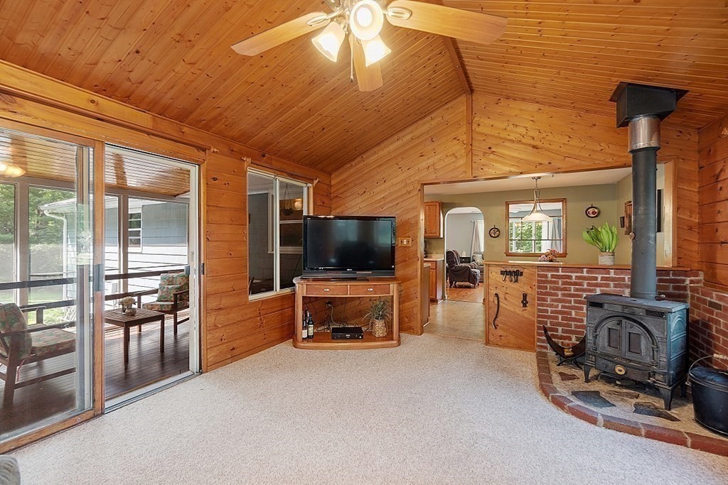 109 Partridge Road Billerica, MA 01821 - Photo 10 of 36