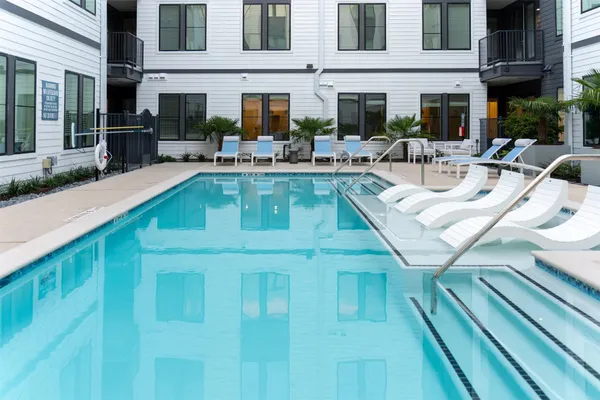 $1,303 | 1690 North Loop, Unit 312, Houston, TX 77009