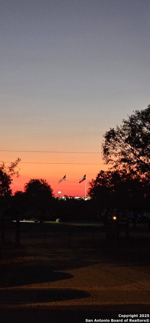 275 W Trail Pleasanton, TX 78064 - Photo 17 of 17 a view of sunset