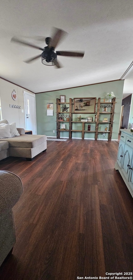 275 W Trail Pleasanton, TX 78064 - Photo 4 of 17 a view of a livingroom with furniture and wooden floor