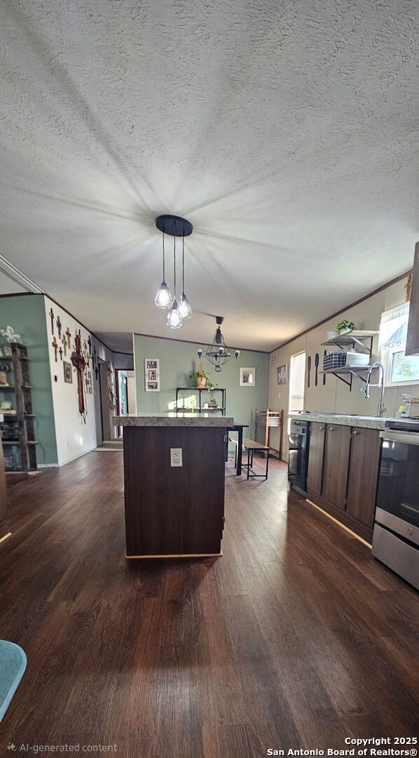 275 W Trail Pleasanton, TX 78064 - Photo 6 of 17 a living room with furniture and a wooden floor