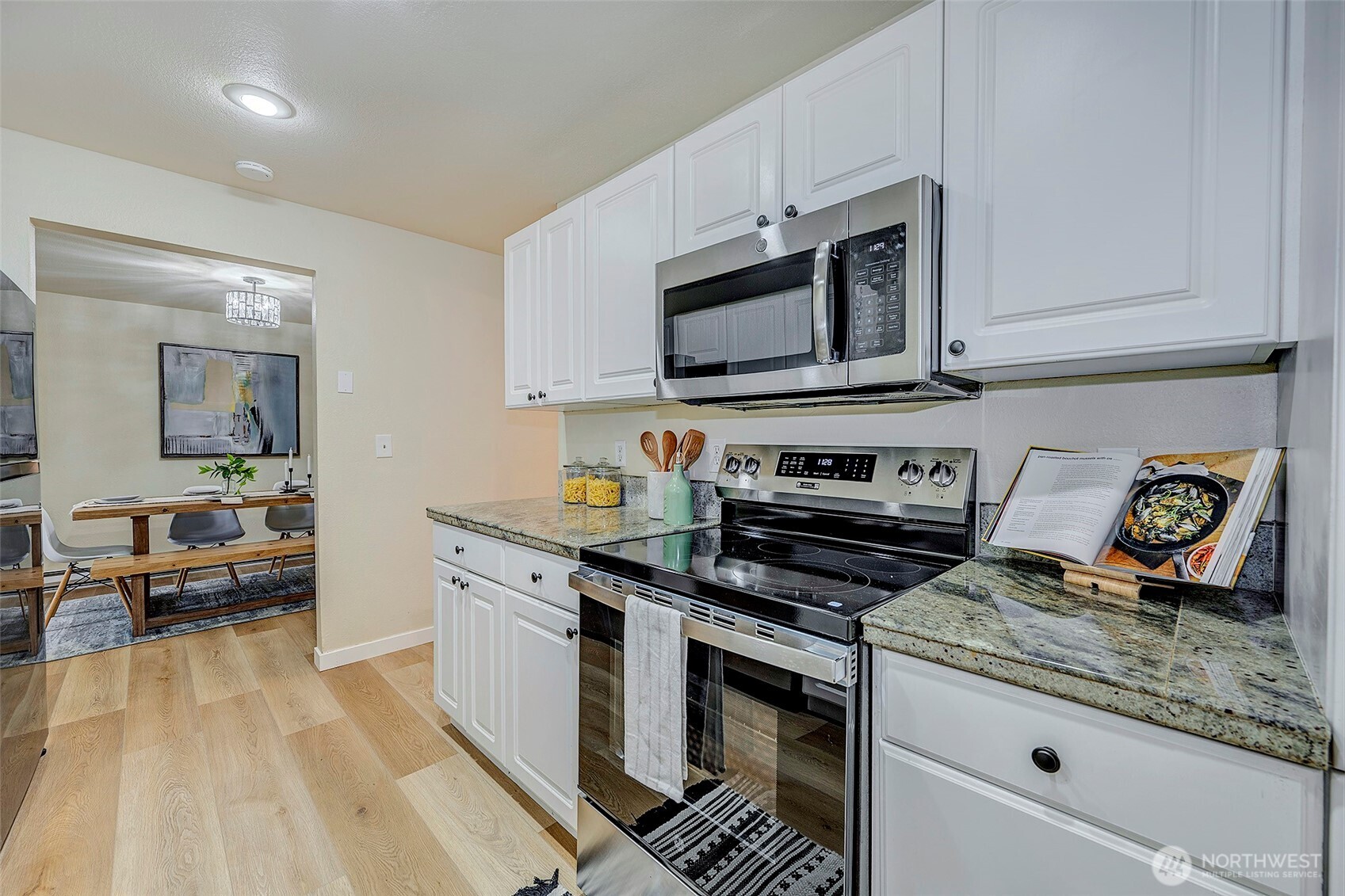 13820 Northeast 65th Street, Unit 534 Redmond, WA 98052 - Photo 5 of 39