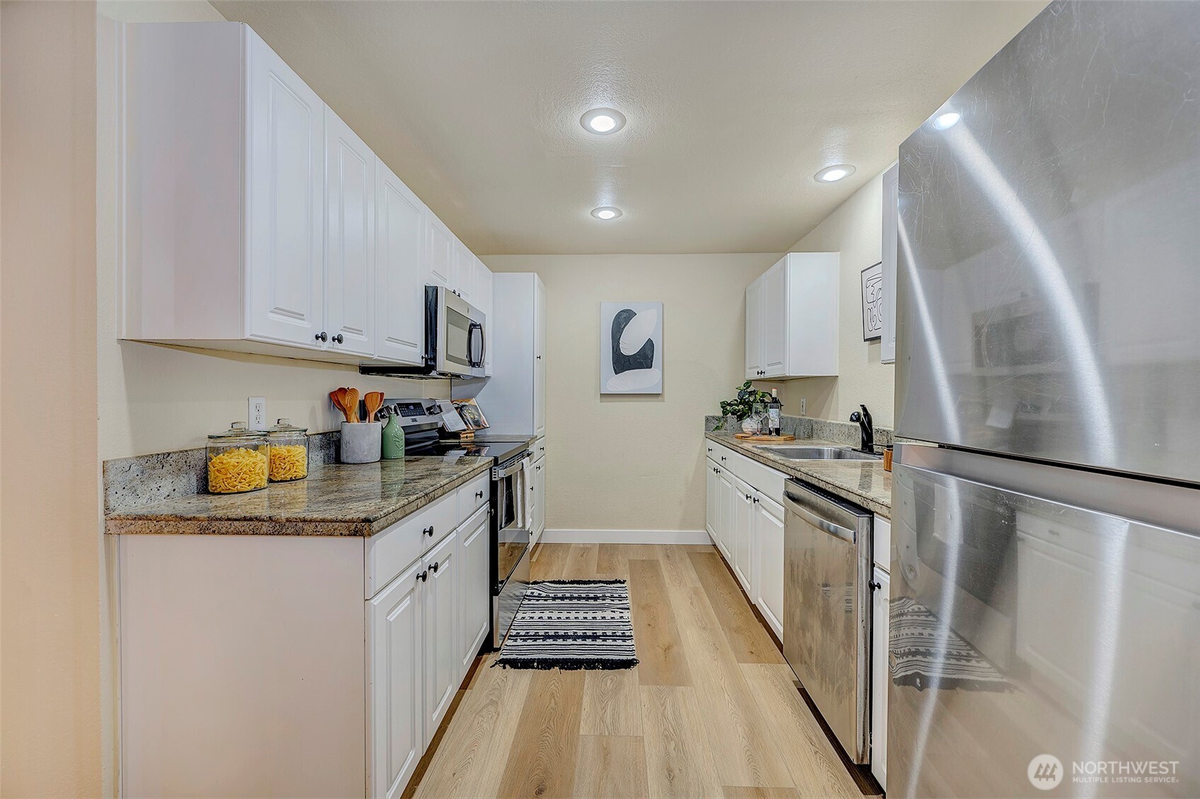 13820 Northeast 65th Street, Unit 534 Redmond, WA 98052 - Photo 6 of 39