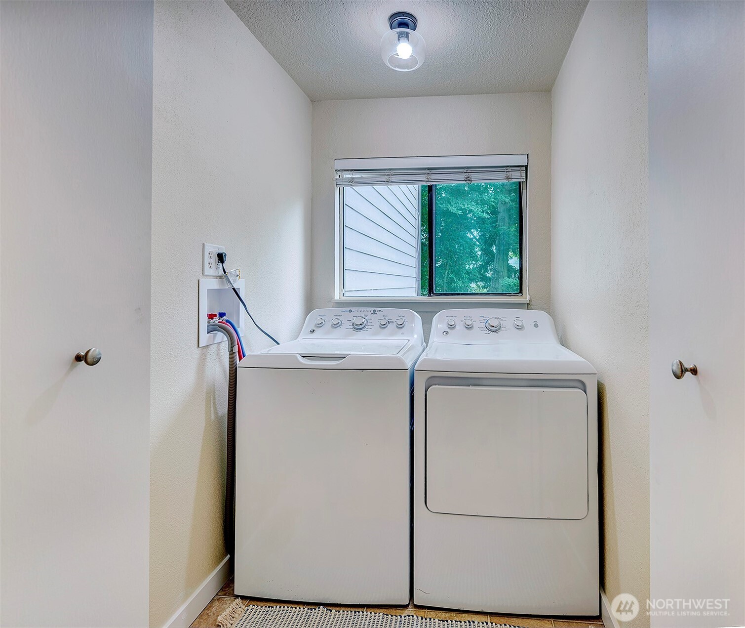 13820 Northeast 65th Street, Unit 534 Redmond, WA 98052 - Photo 9 of 39