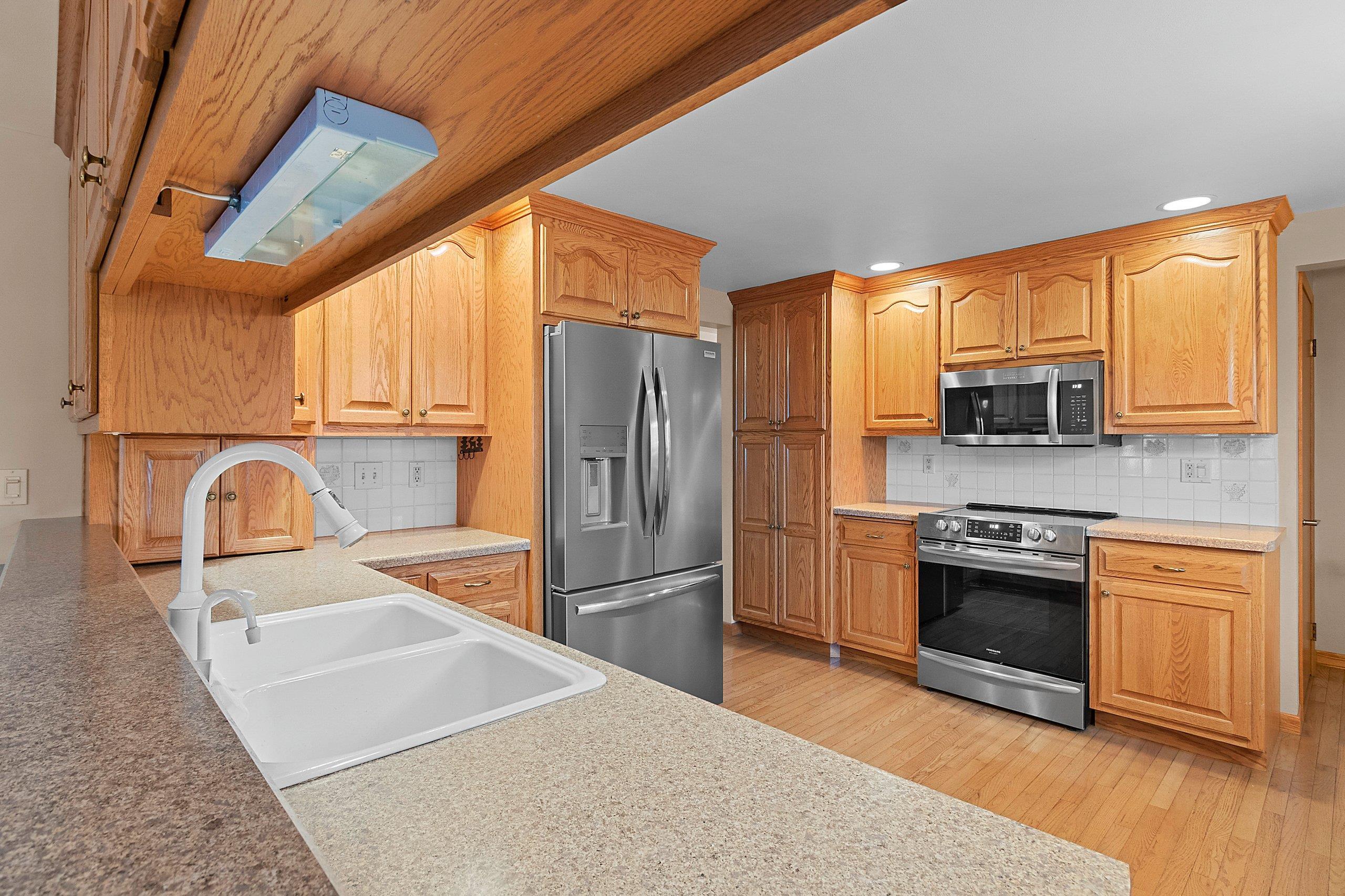 914 South Main Street Mishicot, WI 54228 - Photo 13 of 50