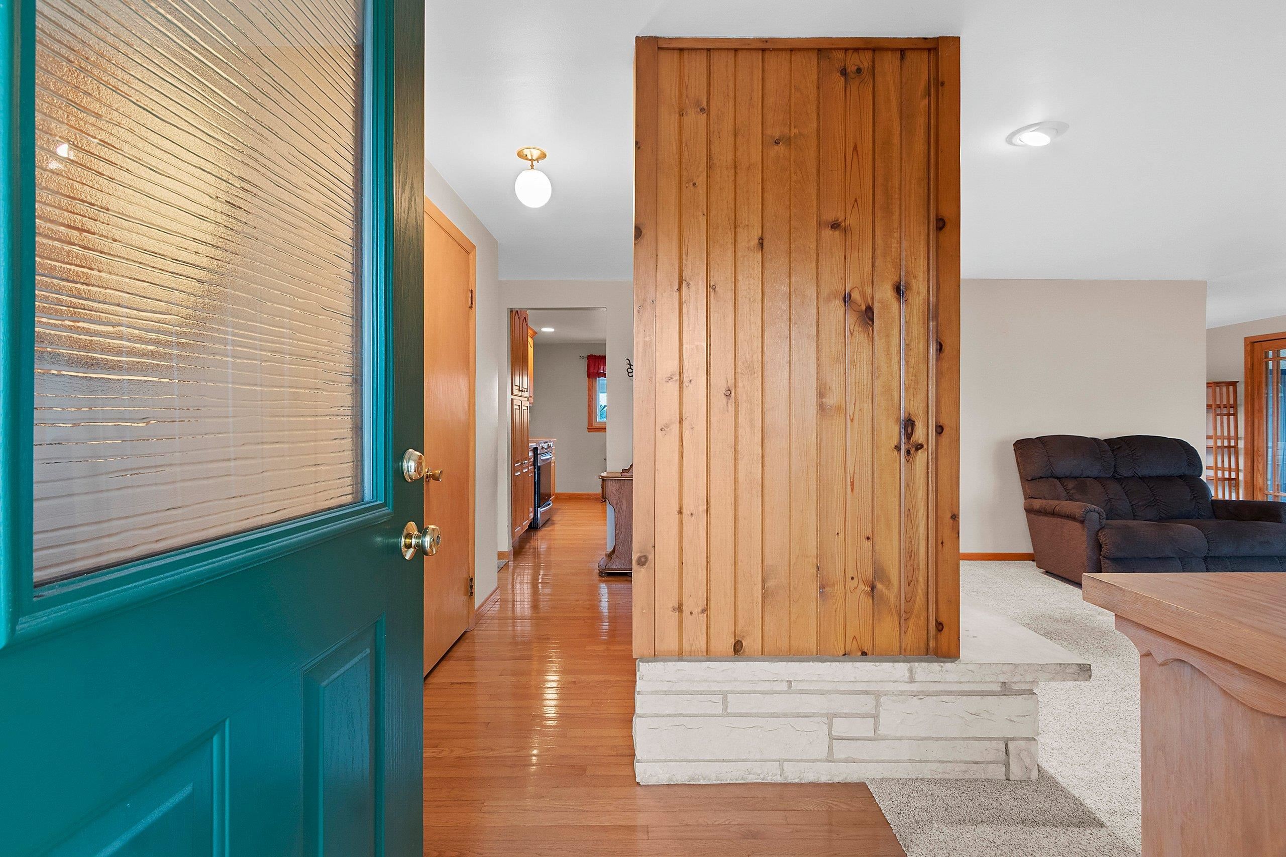 914 South Main Street Mishicot, WI 54228 - Photo 4 of 50