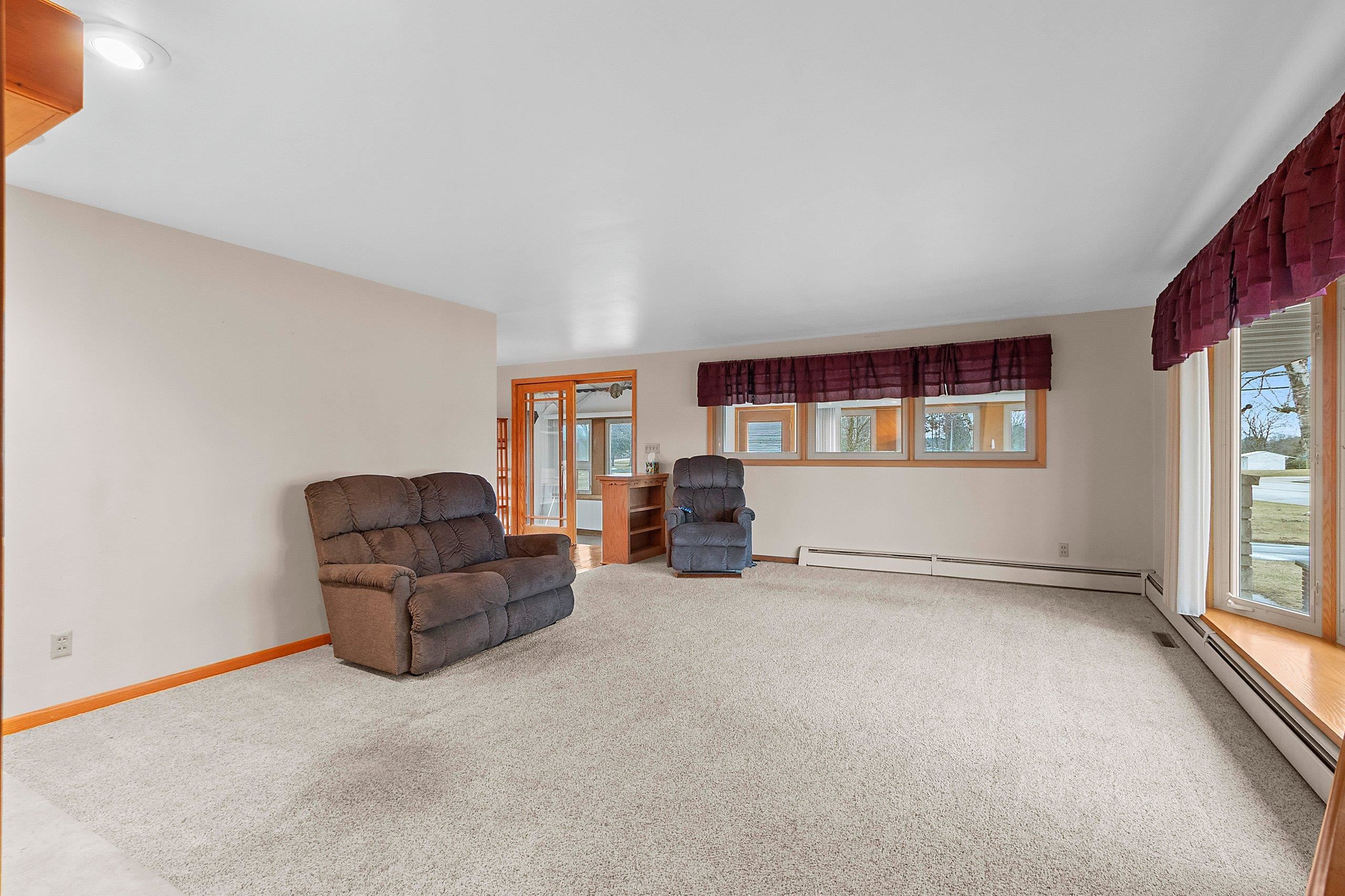 914 South Main Street Mishicot, WI 54228 - Photo 5 of 50
