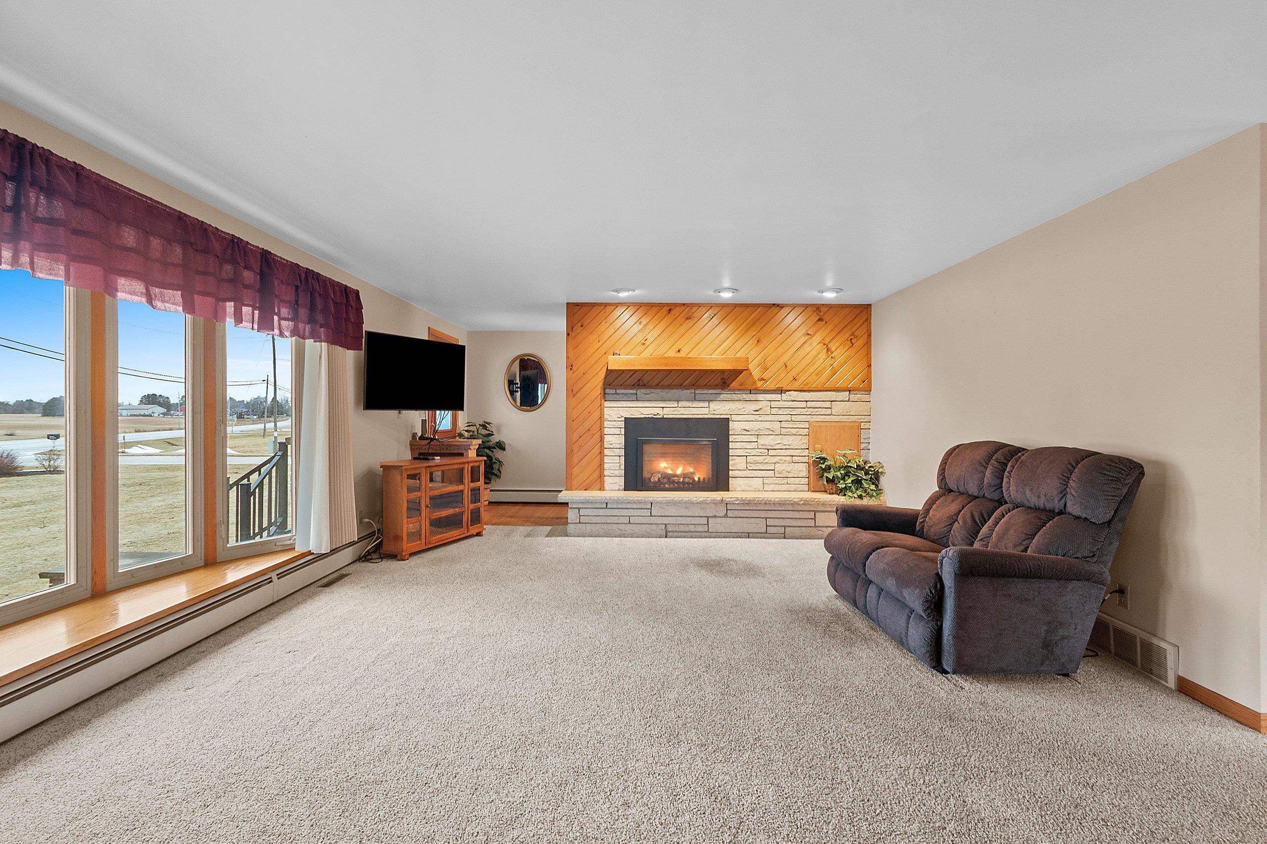 914 South Main Street Mishicot, WI 54228 - Photo 6 of 50