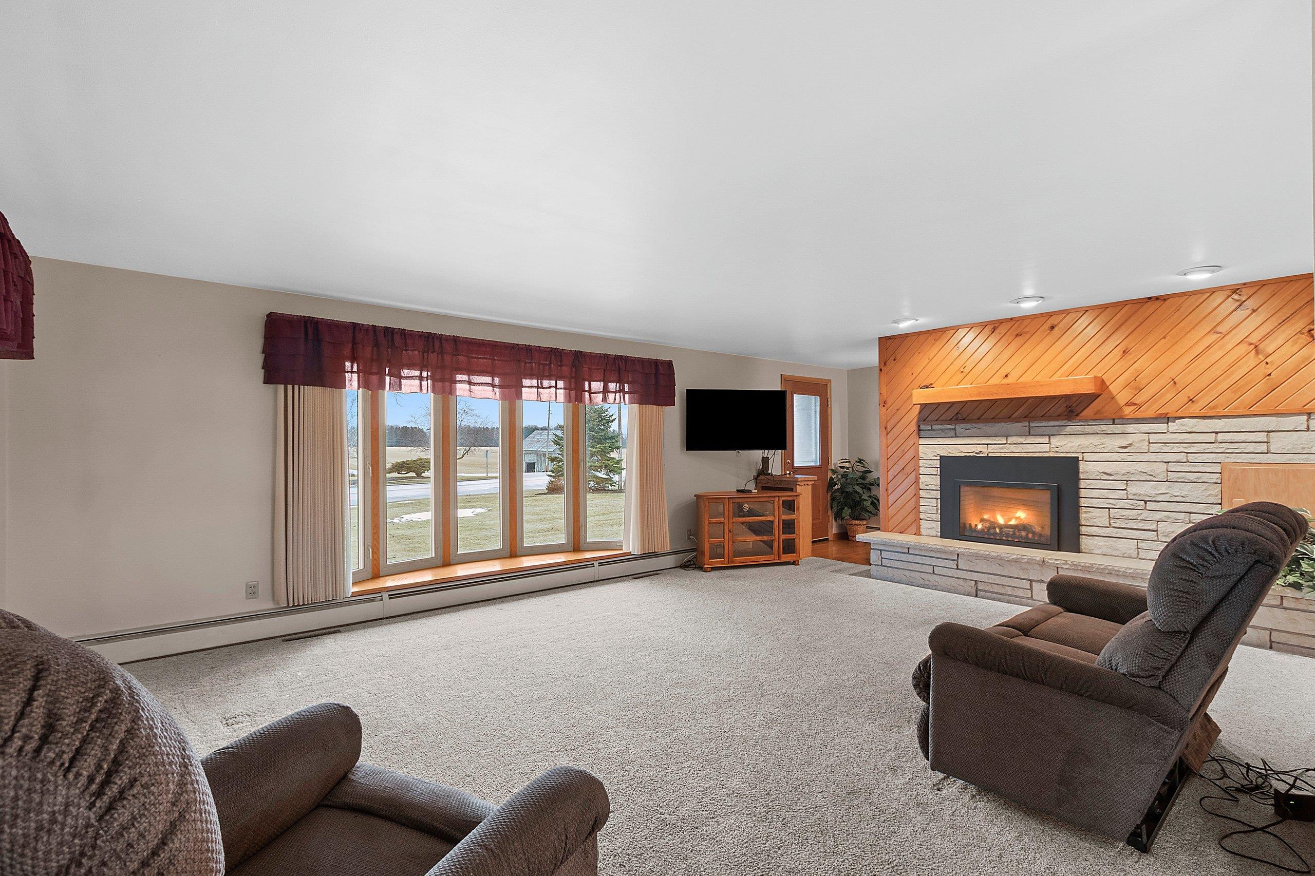 914 South Main Street Mishicot, WI 54228 - Photo 7 of 50