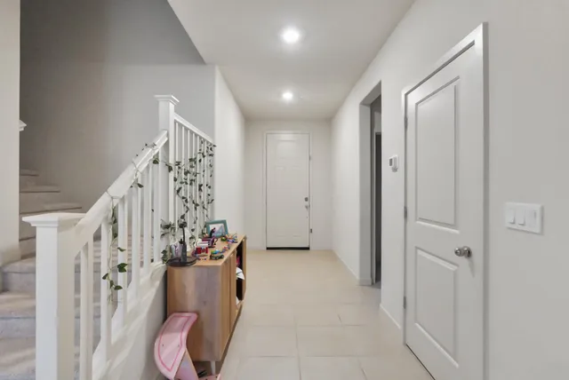 a view of entryway with furniture