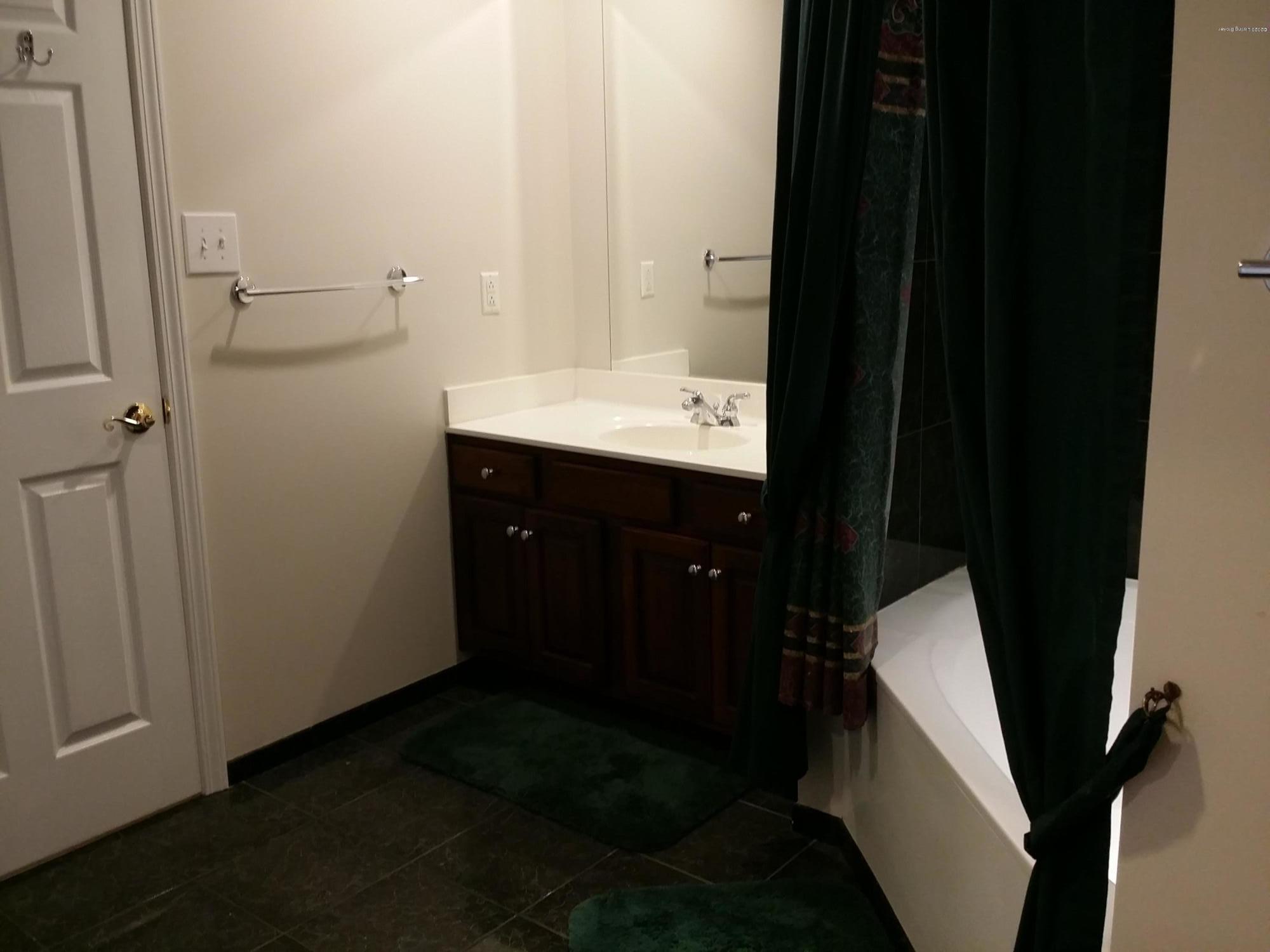 7601 Stone Ledge Road Louisville, KY 40291 - Photo 35 of 38 Full bath lower level