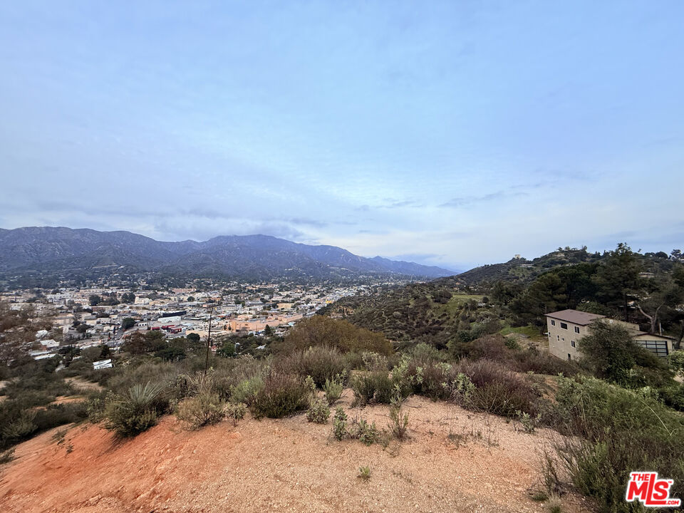 9727 North Estaban Way Tujunga, CA 91042 - Photo 2 of 11