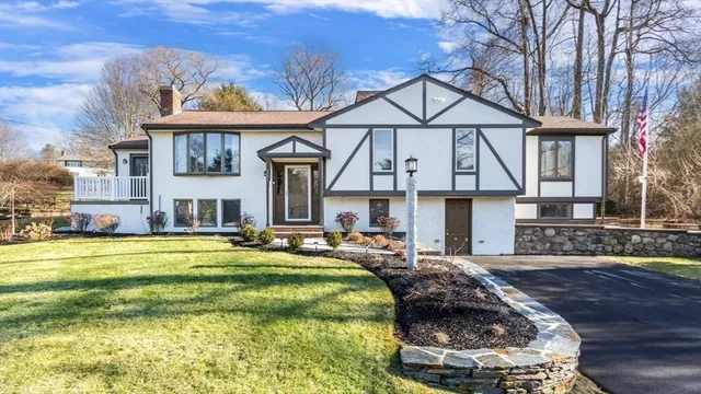 $825,000 | 201 Crossfield Road, Franklin, MA 02038