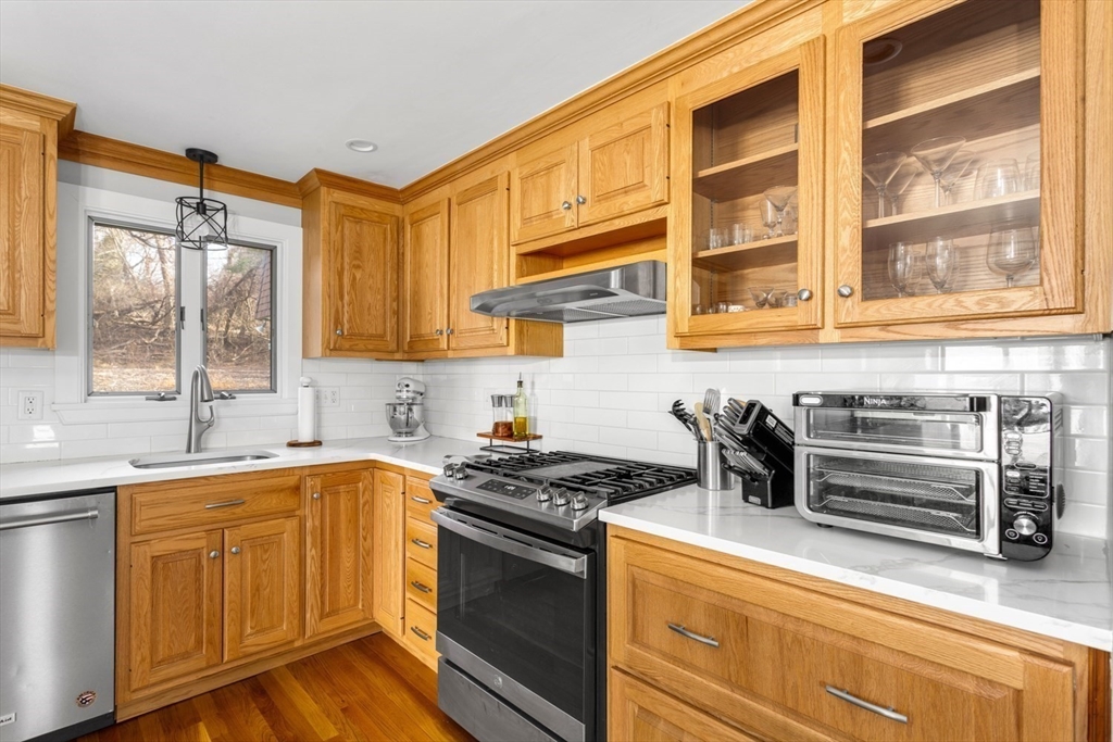 201 Crossfield Road Franklin, MA 02038 - Photo 11 of 46