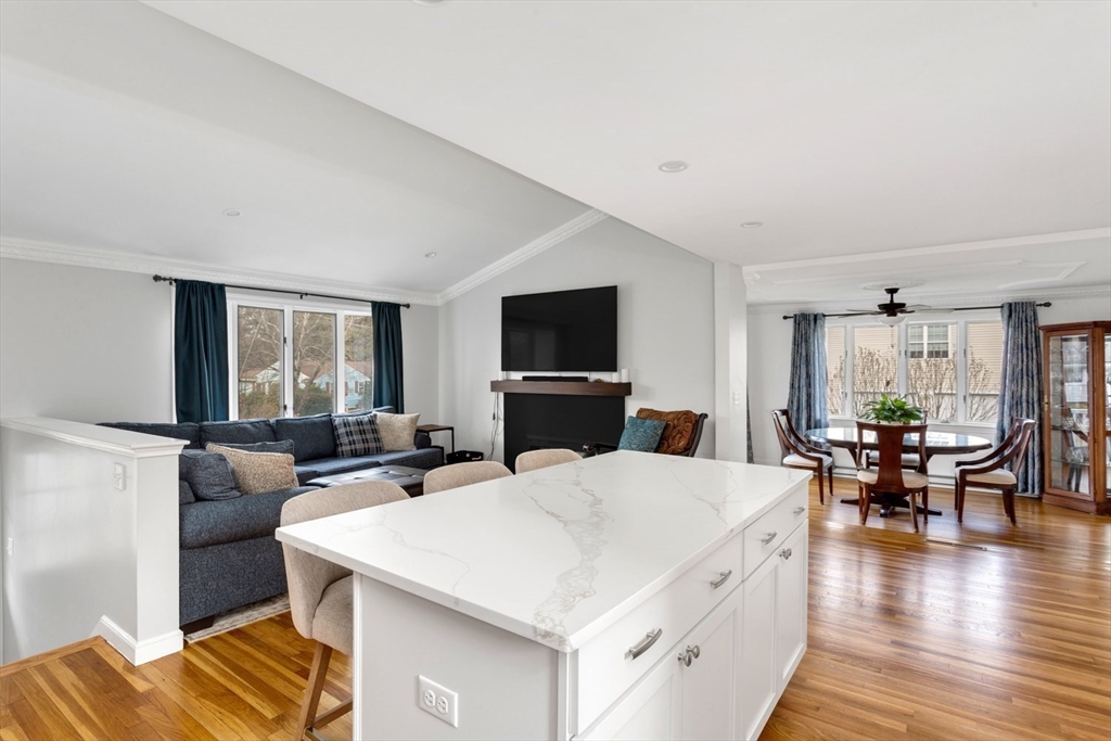 201 Crossfield Road Franklin, MA 02038 - Photo 12 of 46