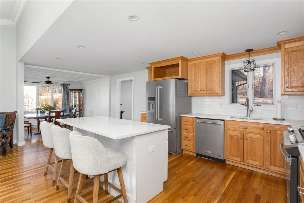 201 Crossfield Road Franklin, MA 02038 - Photo 3 of 46