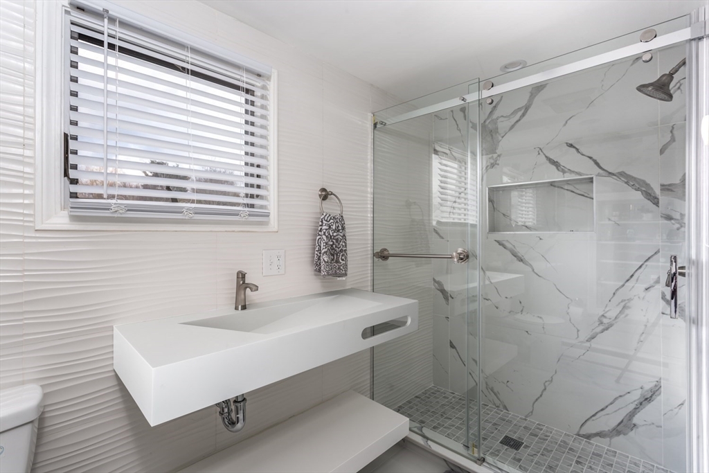 201 Crossfield Road Franklin, MA 02038 - Photo 31 of 46