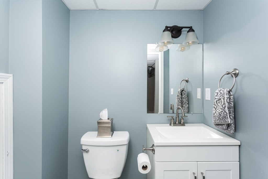 201 Crossfield Road Franklin, MA 02038 - Photo 35 of 46