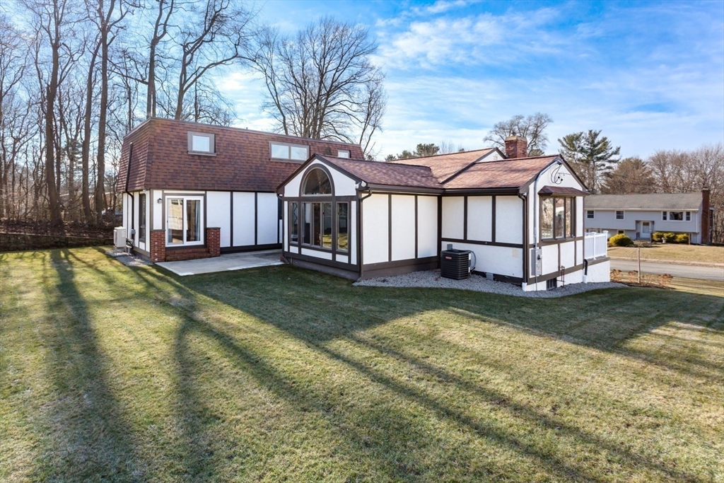 201 Crossfield Road Franklin, MA 02038 - Photo 7 of 46