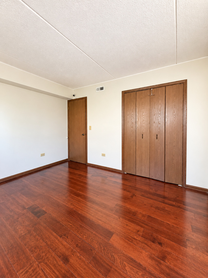1239 Chalet Road, Unit 101 Naperville, IL 60563 - Photo 15 of 21 Gallery Image 15