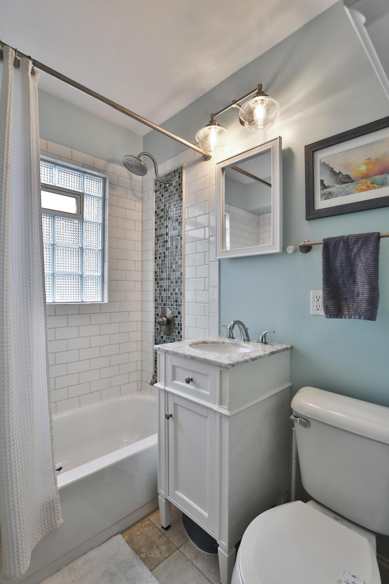 562 Northridge Road Columbus, OH 43214 - Photo 19 of 45 Full Bath