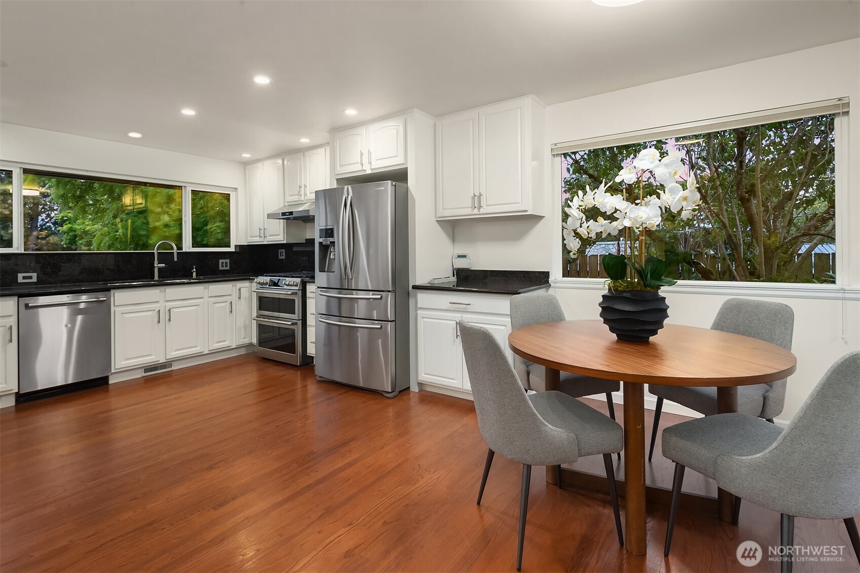 6425 Hampton Road South Seattle, WA 98118 - Photo 15 of 36
