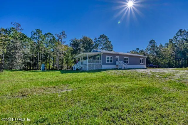 a view of a house with a backyard