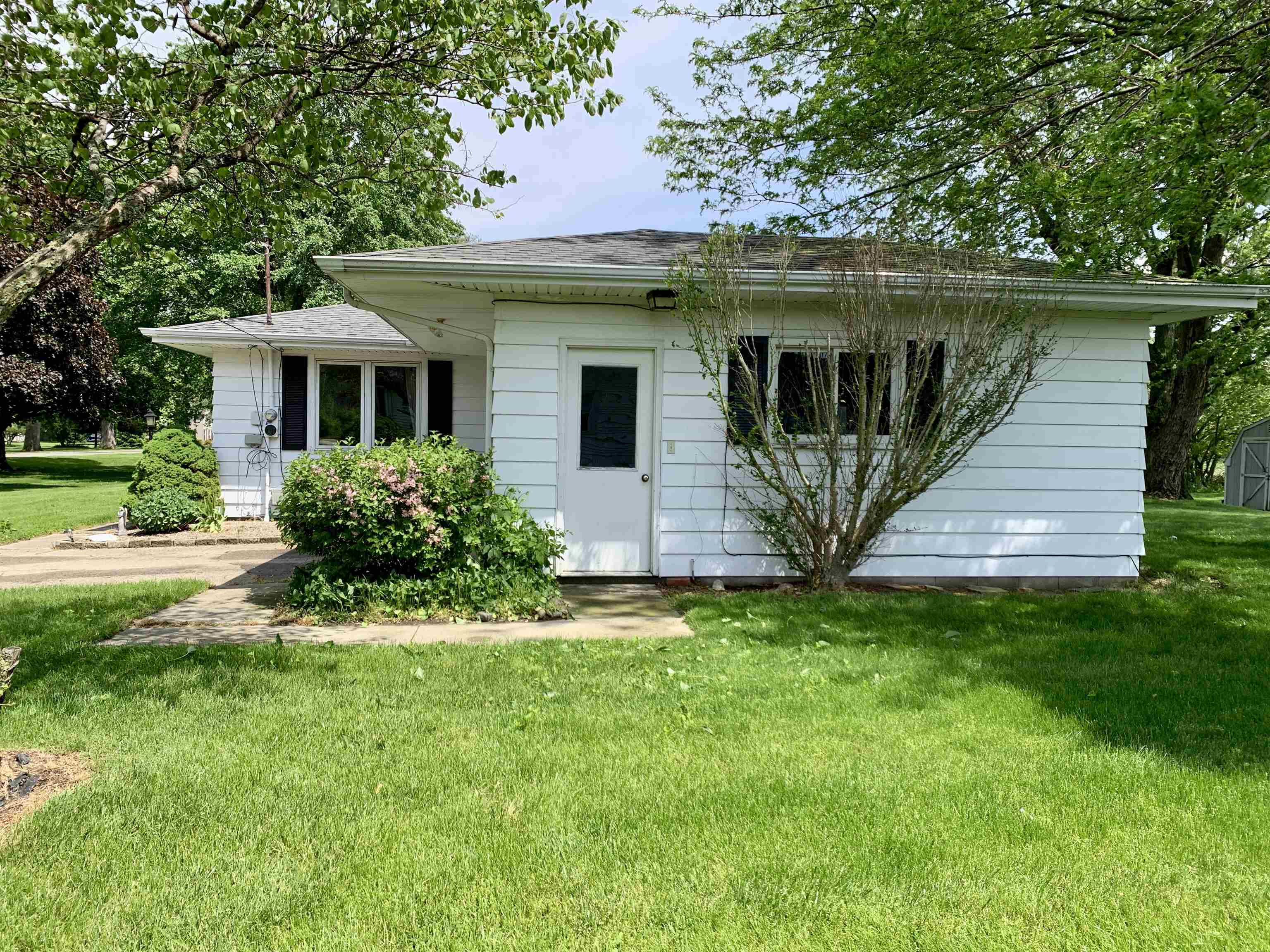 10765 Peet Road Chesaning, MI 48616 - Photo 9 of 34 50142626-54f2b42d-889f-49af-a8ca-597807bc2b79.JPG
