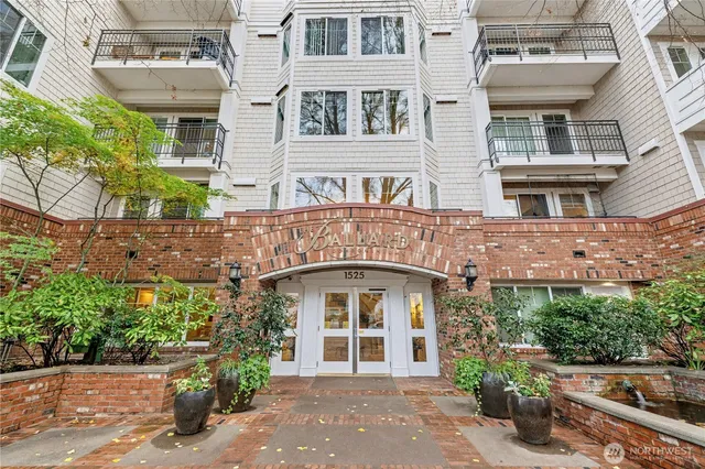 $1,900 | 1525 Northwest 57th Street, Unit 631, Seattle, WA 98107