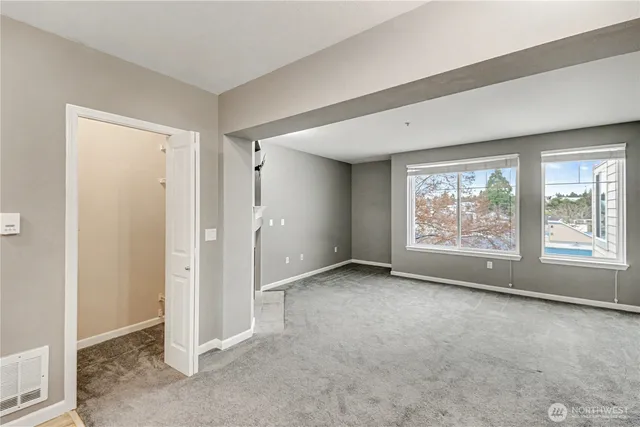 $1,900 | 1525 Northwest 57th Street, Unit 631, Seattle, WA 98107