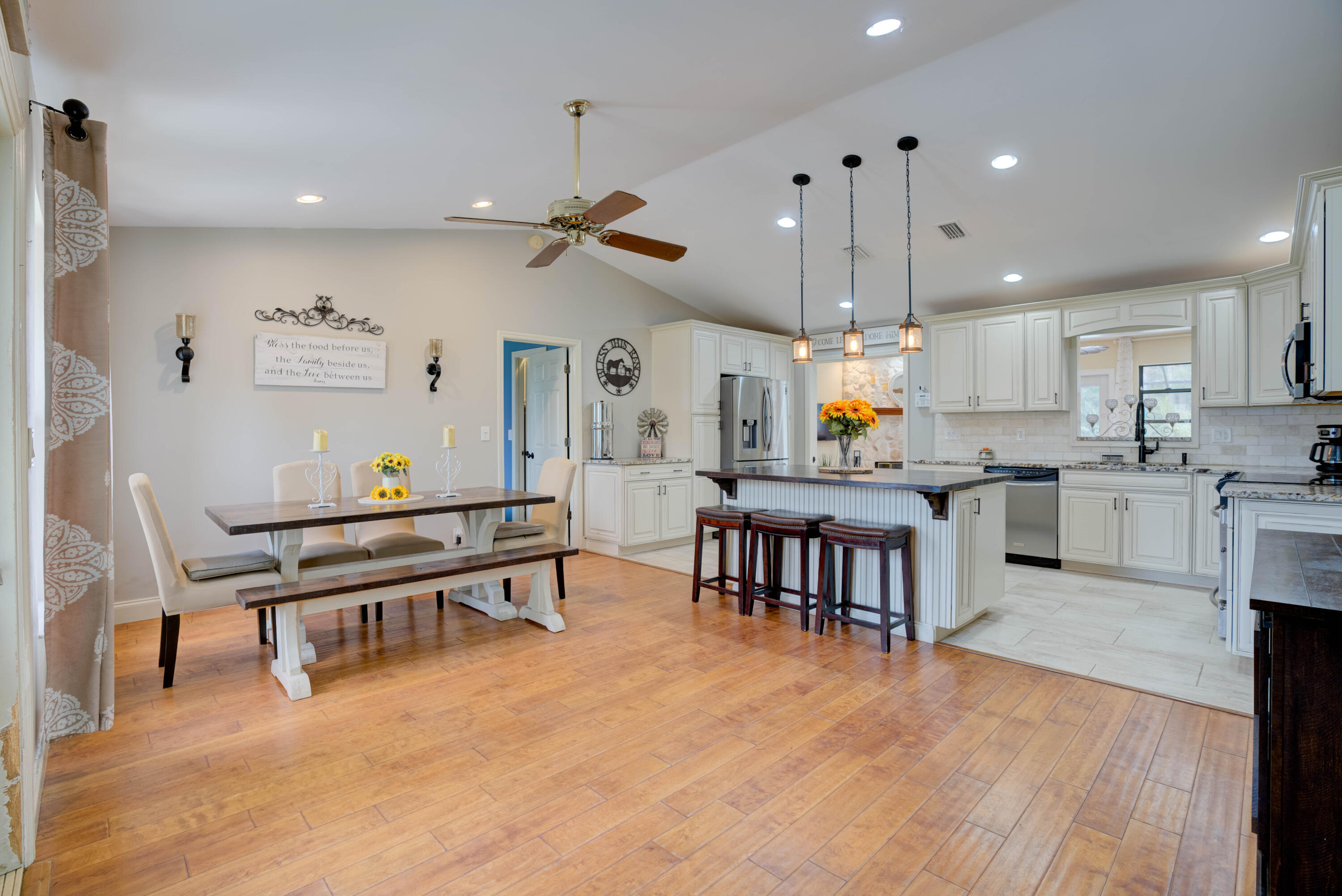 Dining/Kitchen