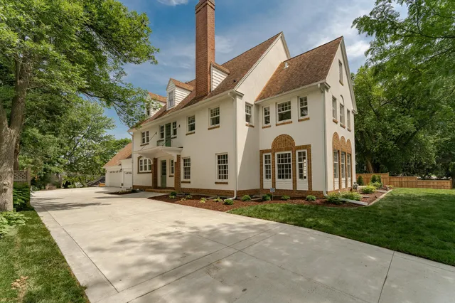 $2,150,000 | 925 6th Street Southwest, Rochester, MN 55902