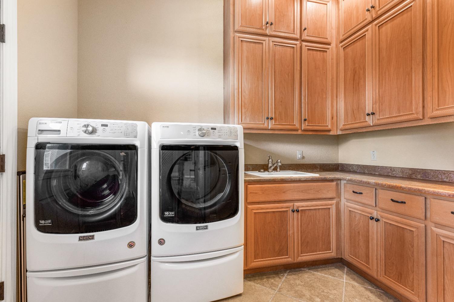 618 Elfers Road Patterson, CA 95363 - Photo 61 of 79 a utility room with sink dryer and washer
