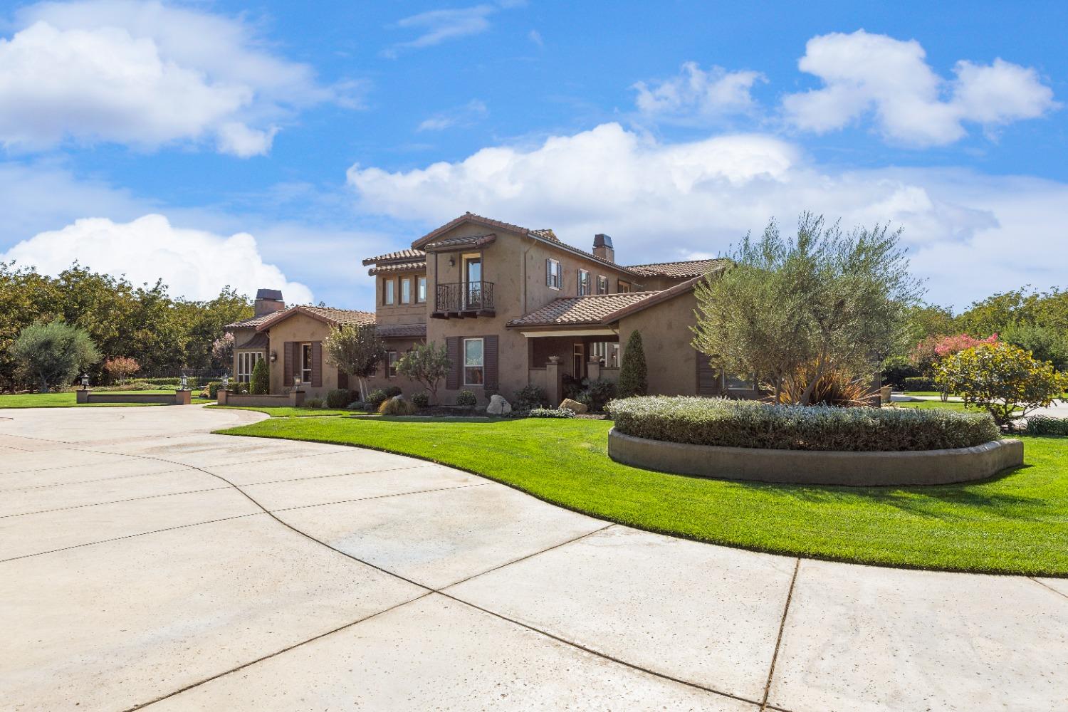 618 Elfers Road Patterson, CA 95363 - Photo 7 of 79 a front view of a house with garden